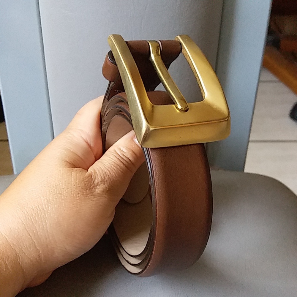 Elegant authentic DKNY leather belt Italy Medium